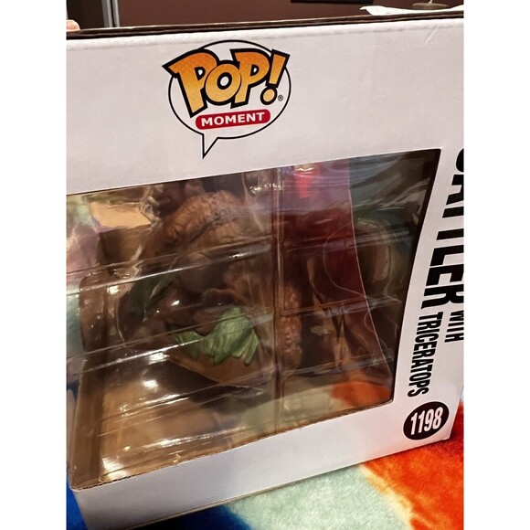 Funko POP! Jurassic Park: Dr. Sattler With Triceratops #1198 Exclusive New - Picture 3 of 9